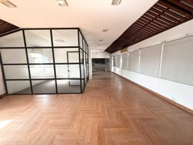 Cho thuê sàn văn phòng mặt phố Lò Đúc, 2 mặt thoáng. Giá 23 triệu/th. 150m2/sàn. Có hầm thang máy